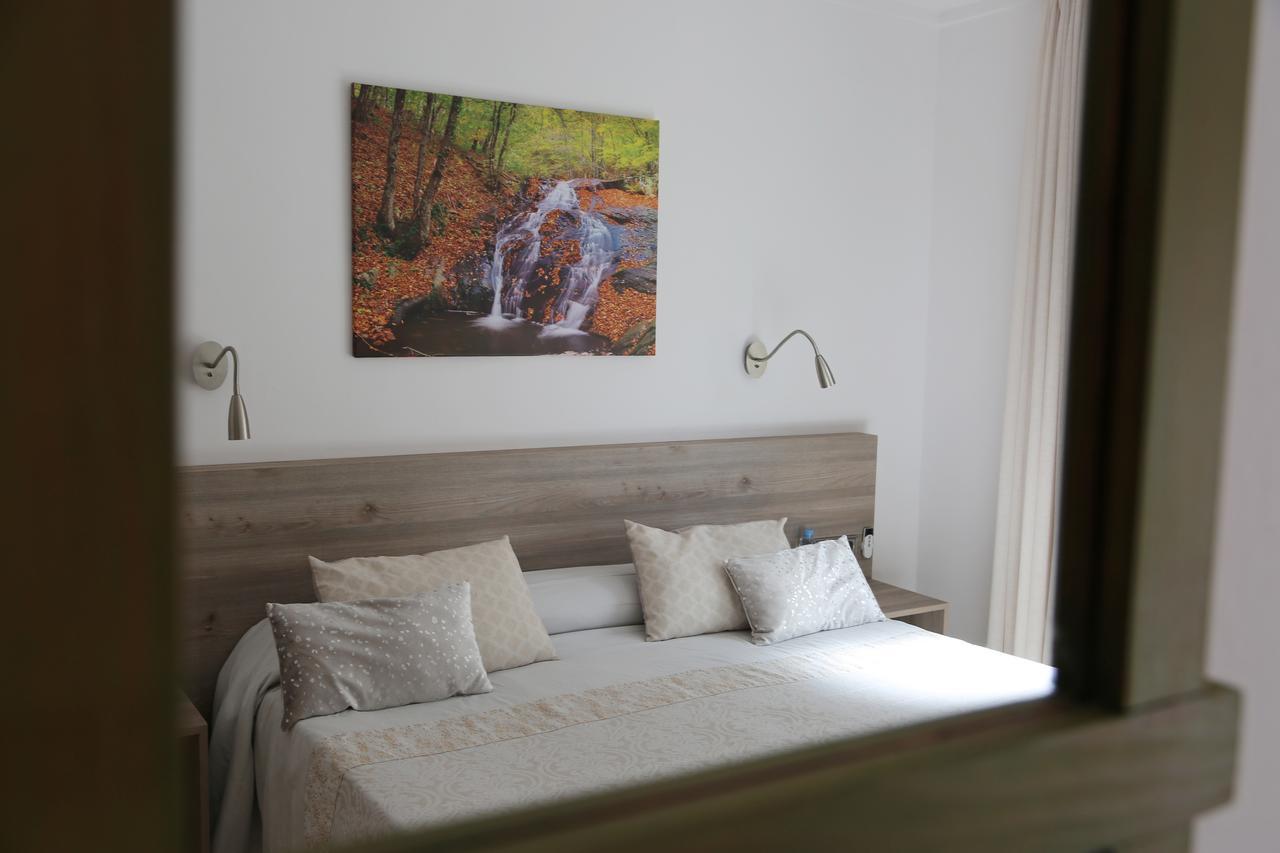 Hostal Torras Sant Hilari Sacalm Eksteriør billede